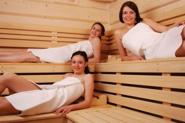 Wellness Pension & Salas Saris Park 普雷绍夫 外观 照片